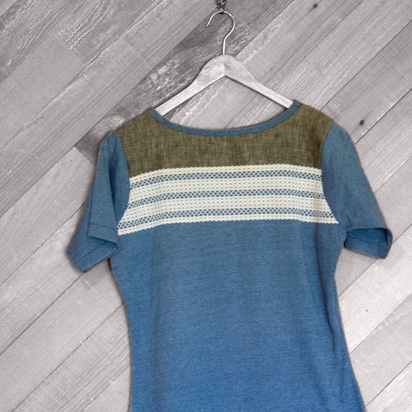 medium blue tee shirt with lace - Picture 2 of 5